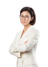 Jina Choi headshot